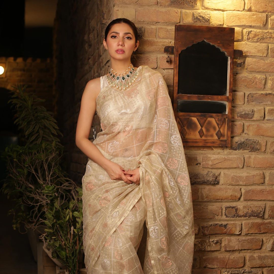 Mahira Khan makes us want to wear a Saree to work - Niche