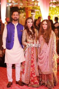 Numra Waqas with her husband and sister Faria at Zainab Abbas and Hamza Kardar's shendi