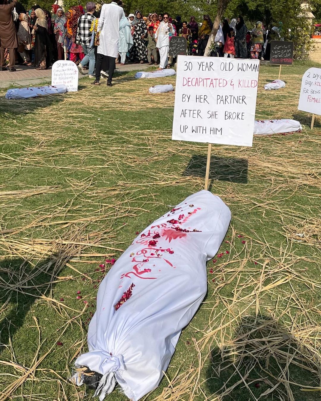What were the art installations on Aurat March all about?