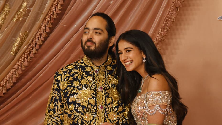 Here is a round of desi twitter’s hilarious memes on the Ambani wedding