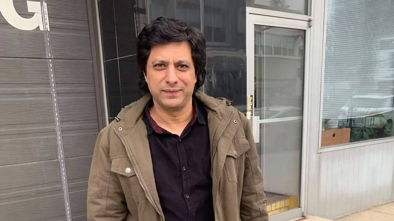 Singer Jawad Ahmad beats LESCO employees, accused of electricity theft